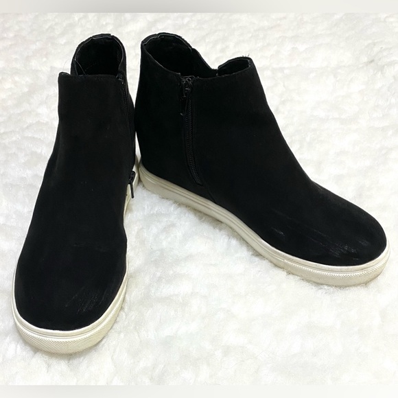Madden Girl Womens 8.5M Solid Black Suede Sneaker Ankle Boots Boho Classic Fall - Picture 1 of 14